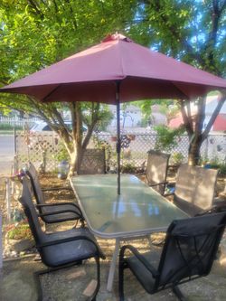 🪑🏖️🏊‍♀️Outdoor Table Glass Top set.. comes with 6 rocking chairs and umbrella & umbrella Stand 
🪑🏖️🏊‍♀️.....,,,