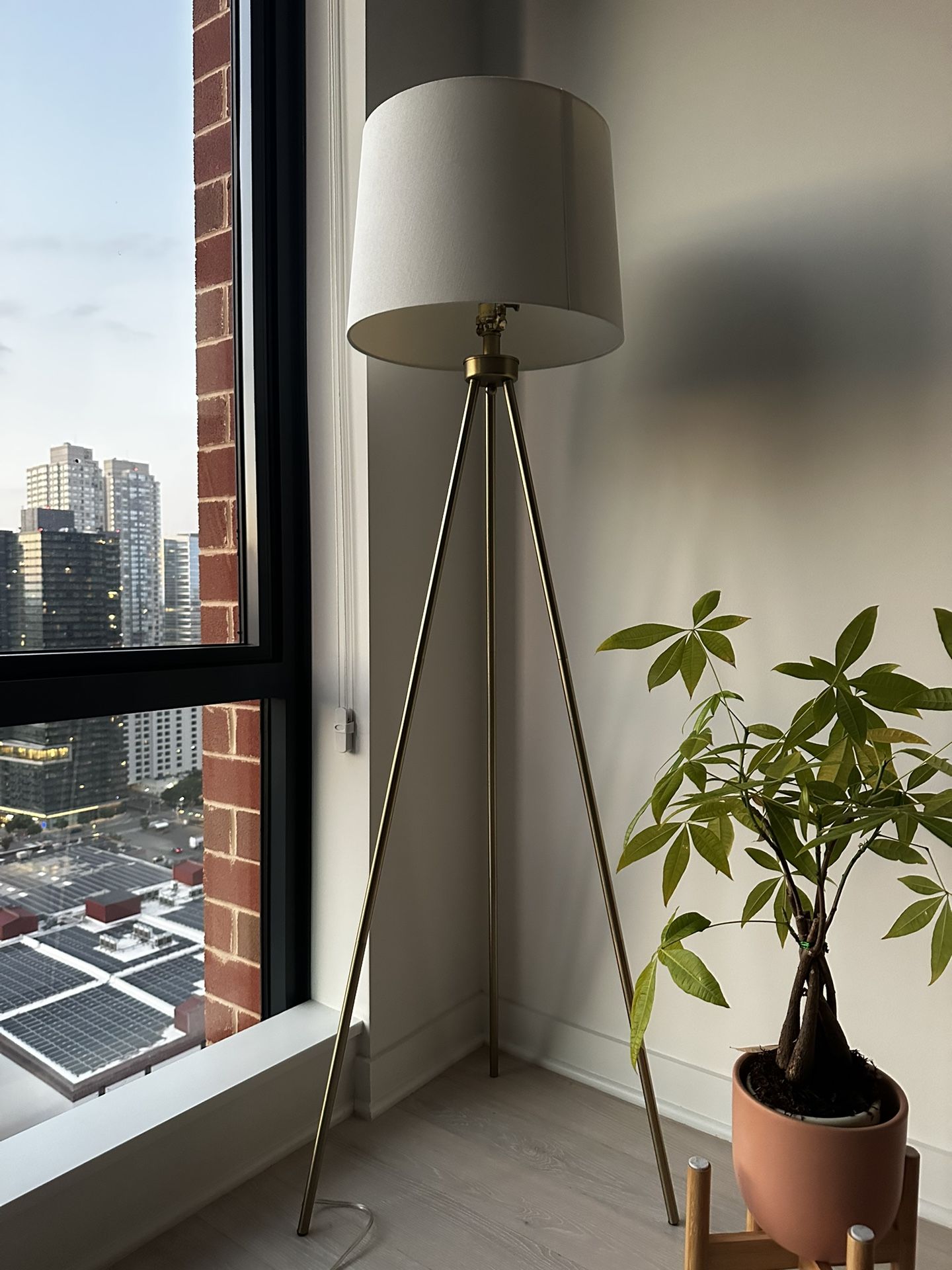 Modern Tripod Floor Lamp