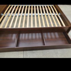 Full Size Bed Frame 4 Drawers. Cama Con 4 Cajones.