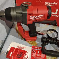 Milwaukee

M18 FUEL ONE-KEY 18V Lithium-Ion Brushless Cordless 1 in. Impact Wrench with Friction Ring (Tool-Only)

