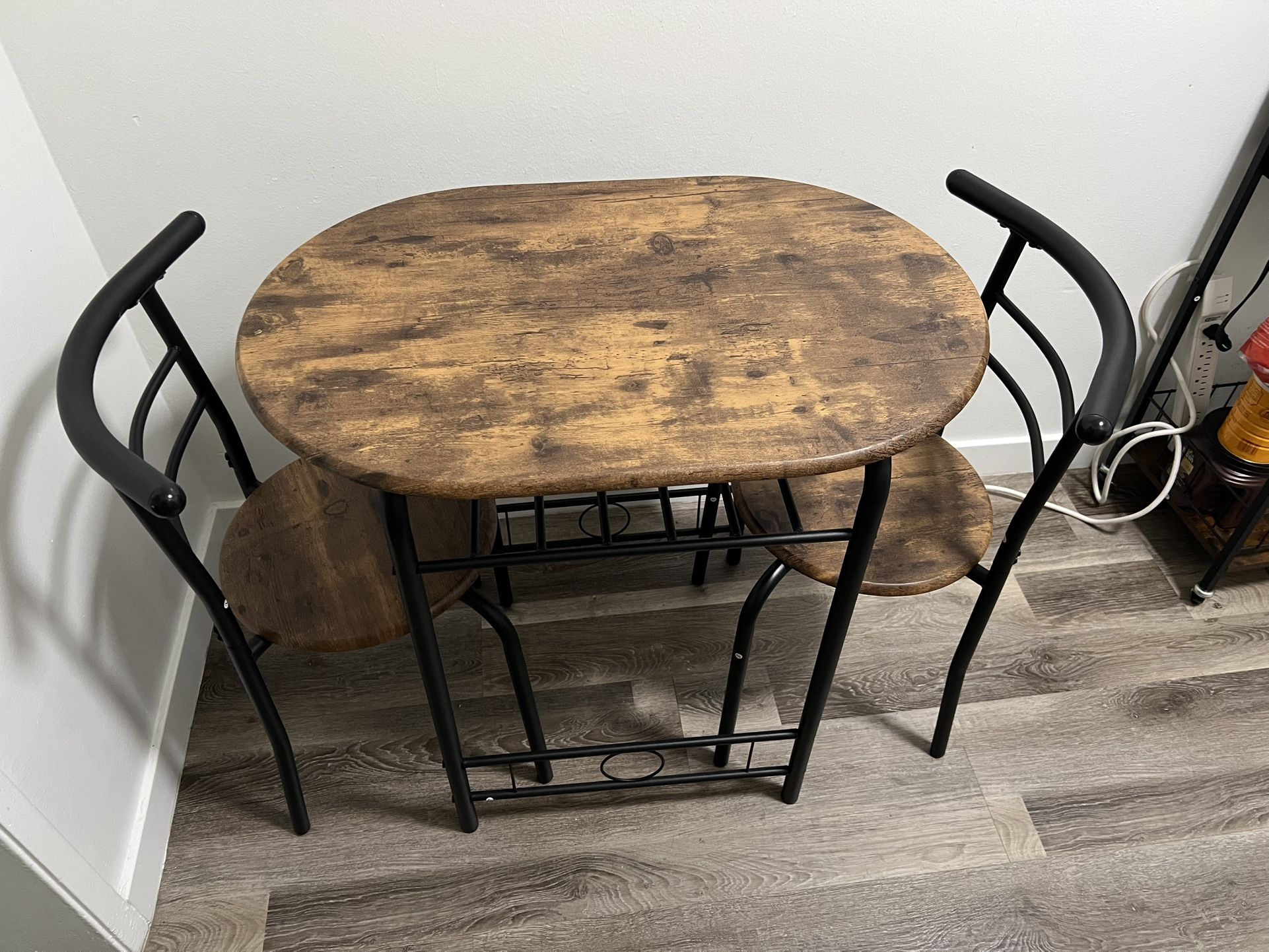 Cute Dining Table and Chairs 