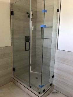 ULTRA CLEAR SHOWER DOOR