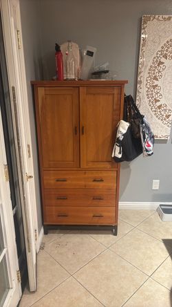 Storage cabinet