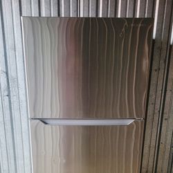 REFRIGERATOR FRIDGE STAINLESS STEEL EXCELLENT WORKING CONDITION AND VERY CLEAN 