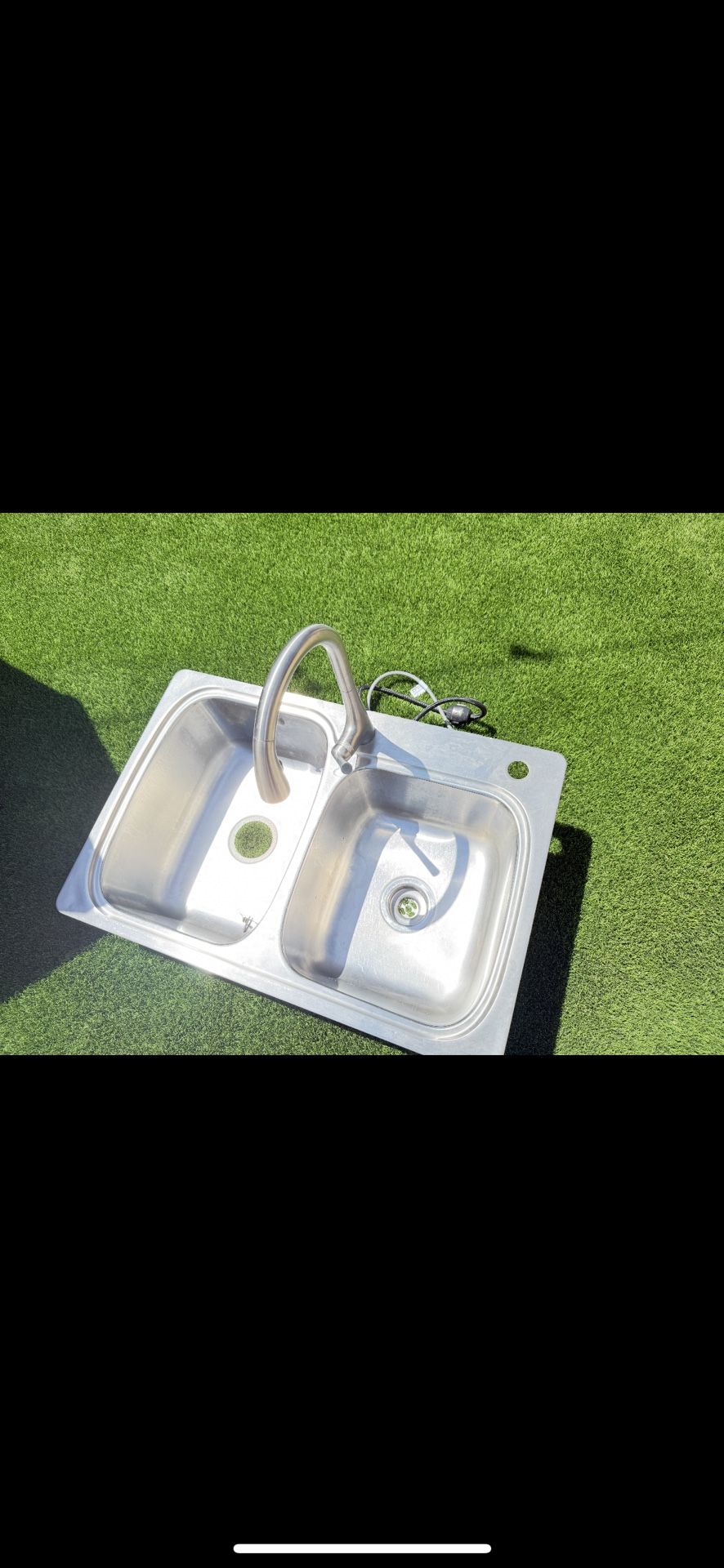 sink and kitchen faucet 22x33 inches