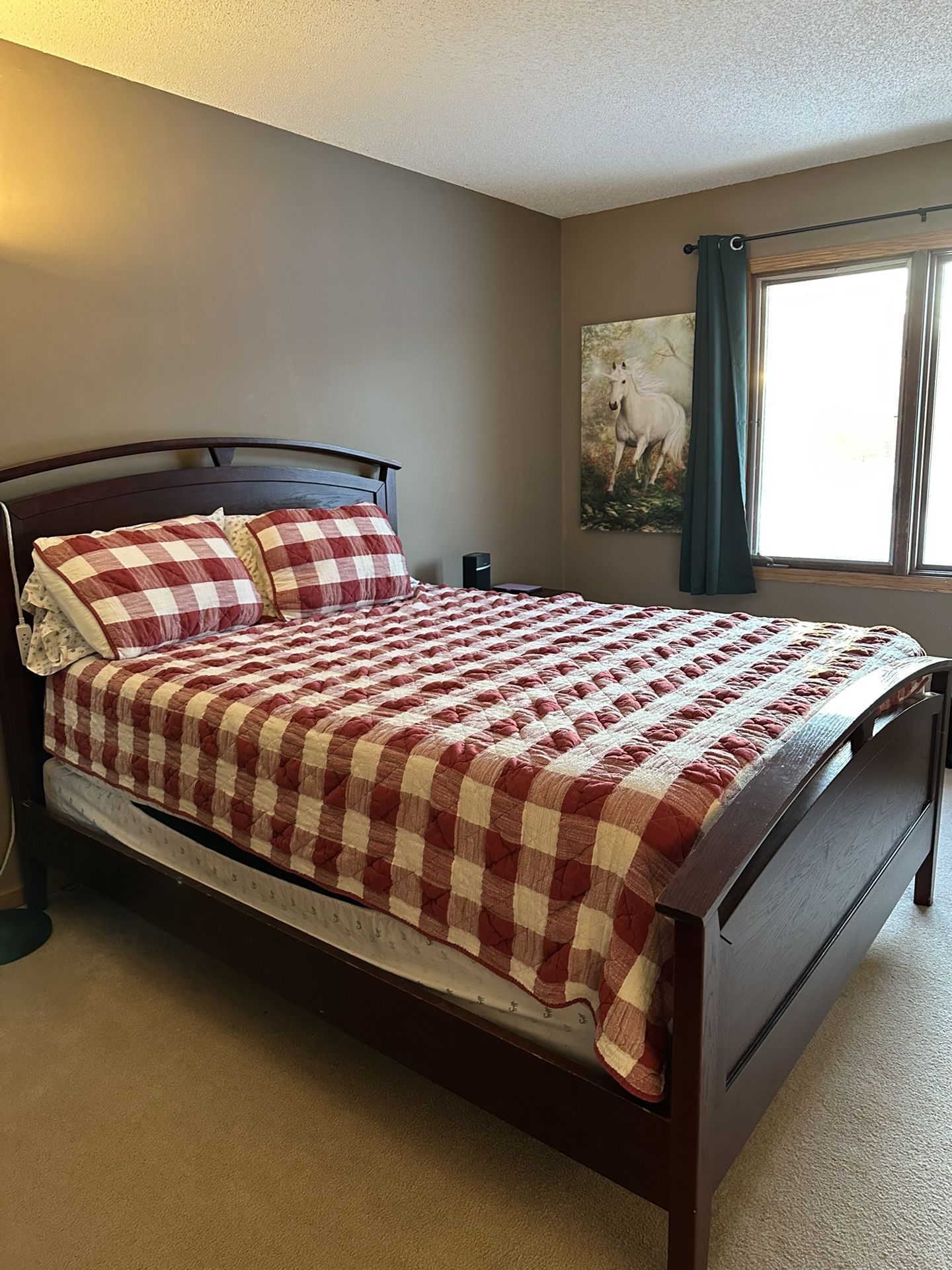 4 Piece Queen Bed Set