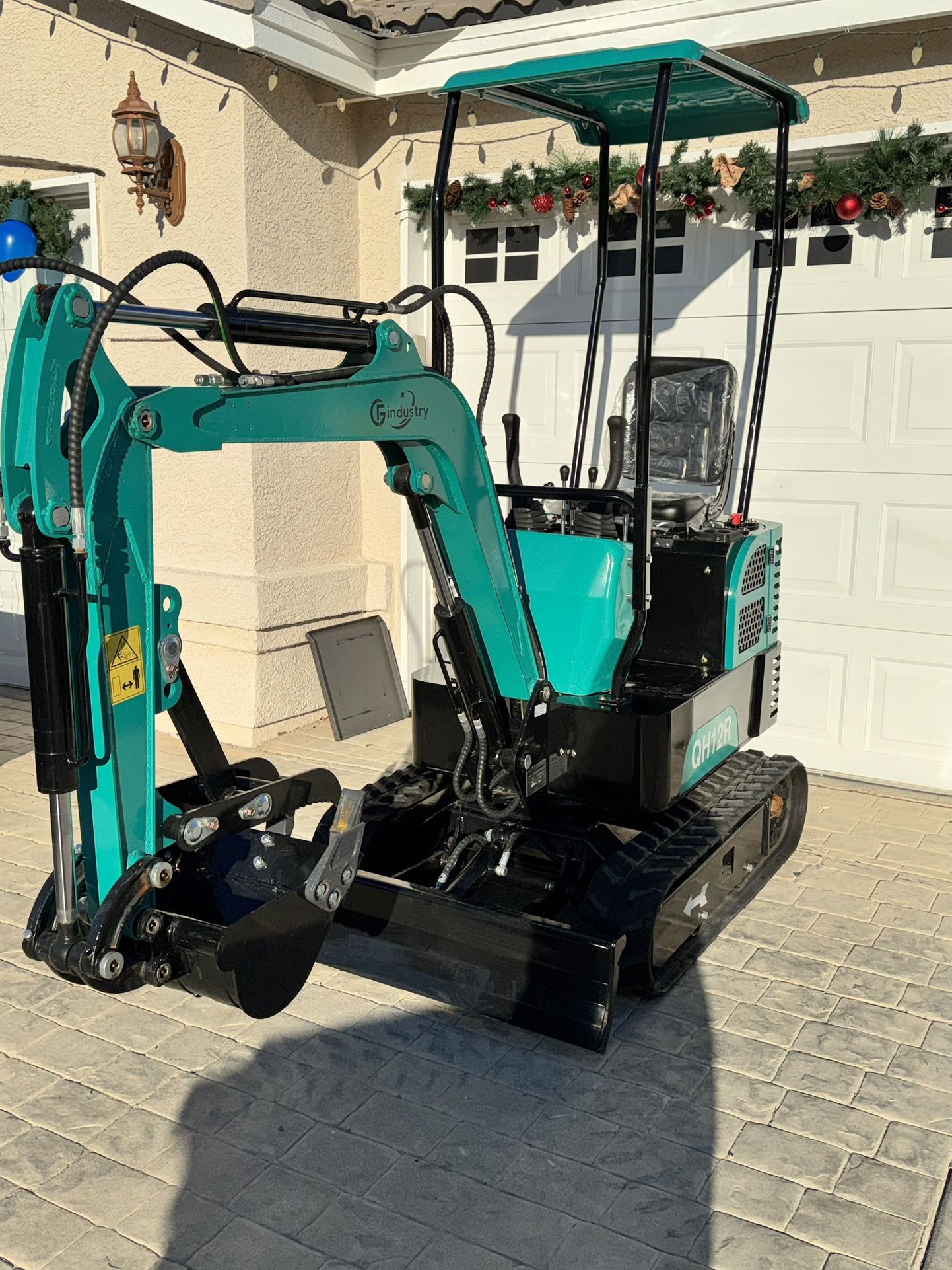 AGT QH12R 1 Ton Mini Excavator ( Read Description)