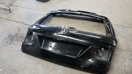 Mercedes Benz rear hatch