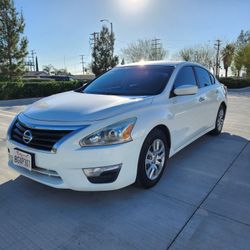 2016 Nissan Altima (Clean Title)