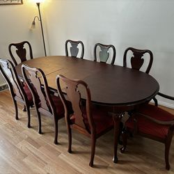 Thomasville Cherry Extandable Table With 8 Chair 