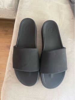 LULULEMON slides