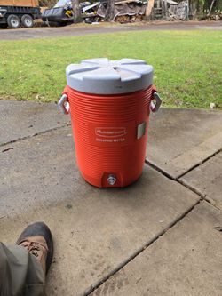 Rubbermaid Drinking Water 5 Gallon Container