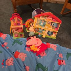 PEPPA PIG HOUSE THAT TALKS, LITTLE PLAY HOUSE , TOYS AND CARRY CASE SEE DESCRIPTION 