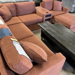 SPEAKER CHAISE SECTIONAL!