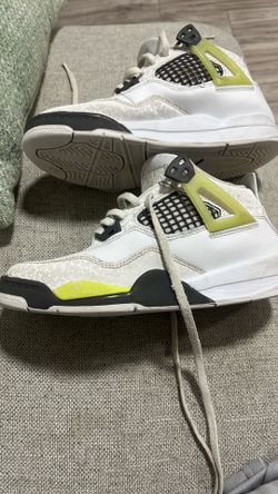 Size 3 Jordan’s almost knew