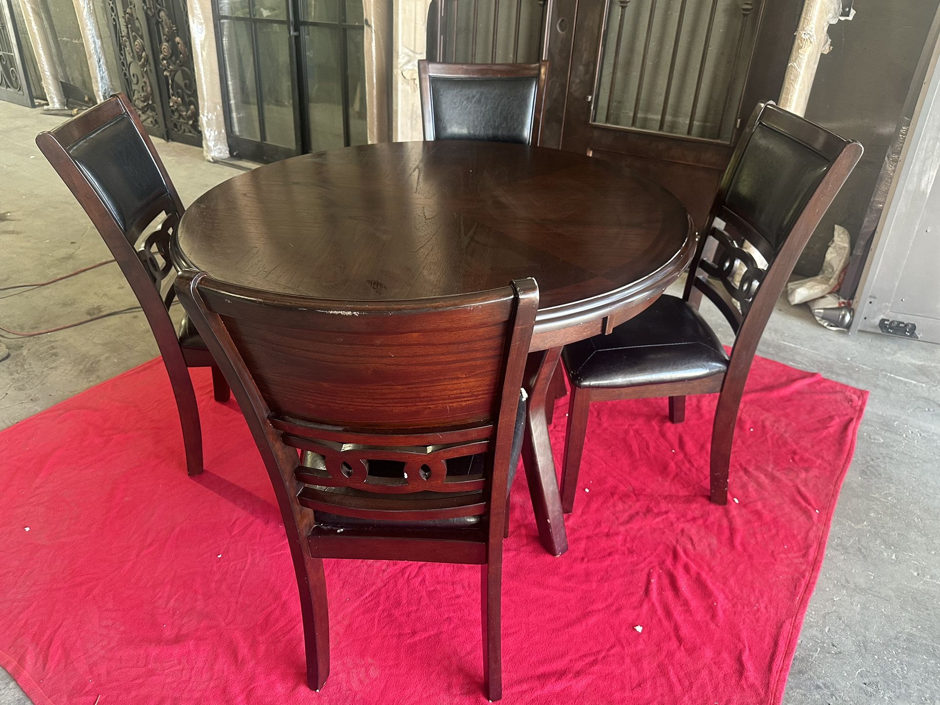 Solid Wood Kitchen Table With 4 Chairs for Sale in Seagoville, TX - OfferUp