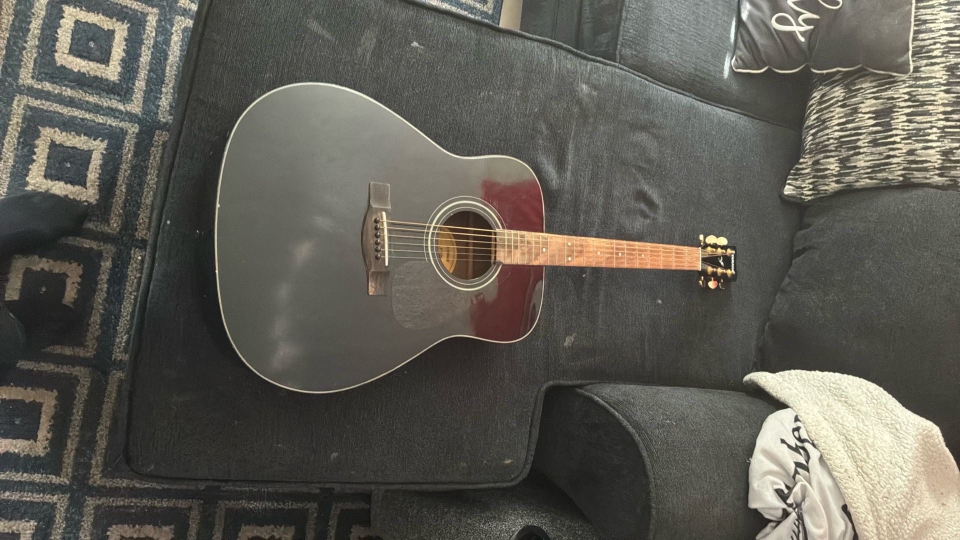 Guitar Yamaha acoustic