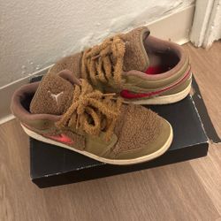 Air Jordan 1 Low Fleece Sneakers