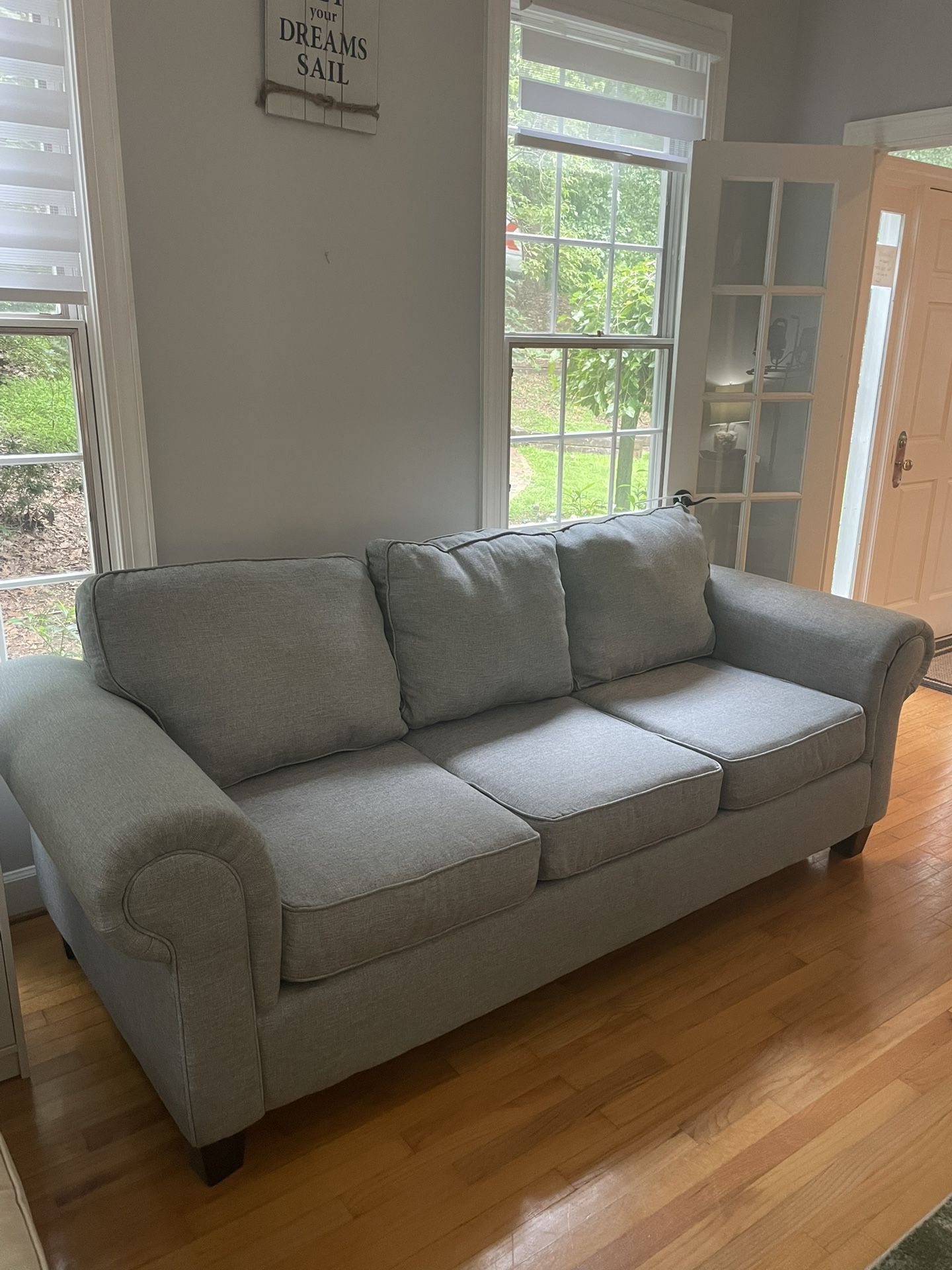 Couch In Excellent Condition!!