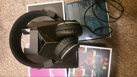 URBAN EAR QUALITY HEADPHONES
