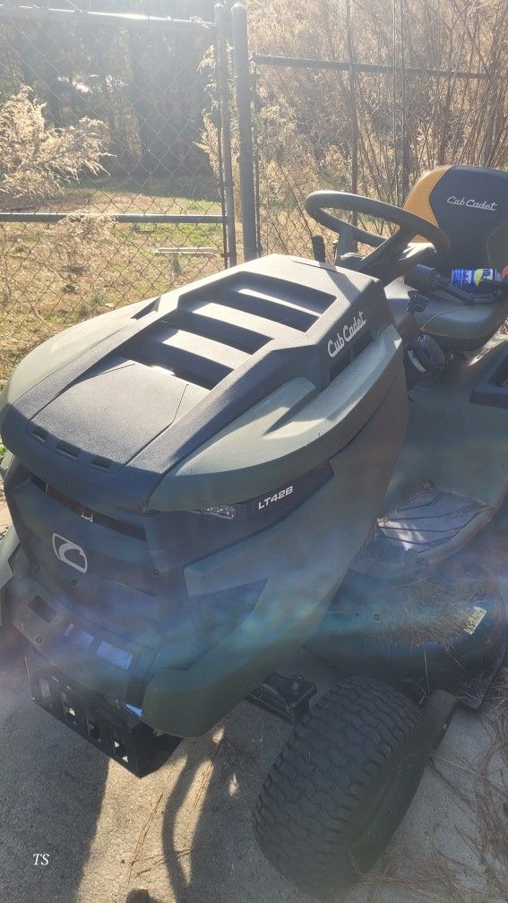 Cub Cadet 42 Inch Riding Mower 