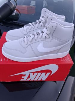 MEN'S NIKE EBERNON MID  SIZE 10.5 new