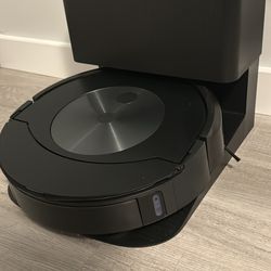 iRobot Roomba J7+ (Vacuums Only)