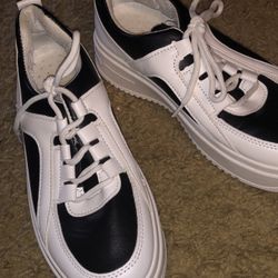 Womans Shoes 5 1/5 - 6inches