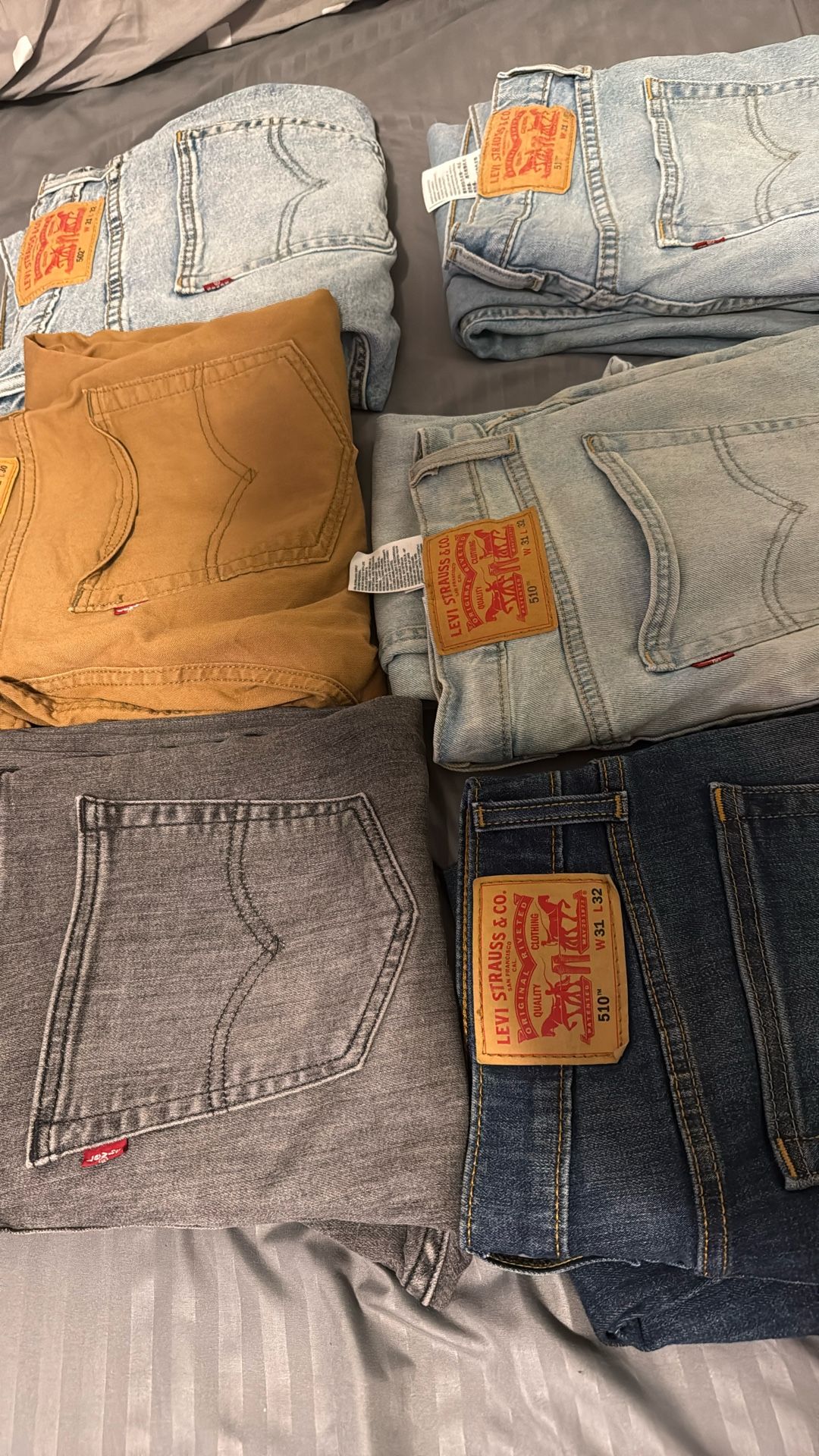 160$ For Bundle of 6 Authentic Levi’s Jeans (Unworn) Size 31x32 & 31x30 or $30 Each