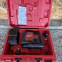 Milwaukee green laser level with rechargeable batteries