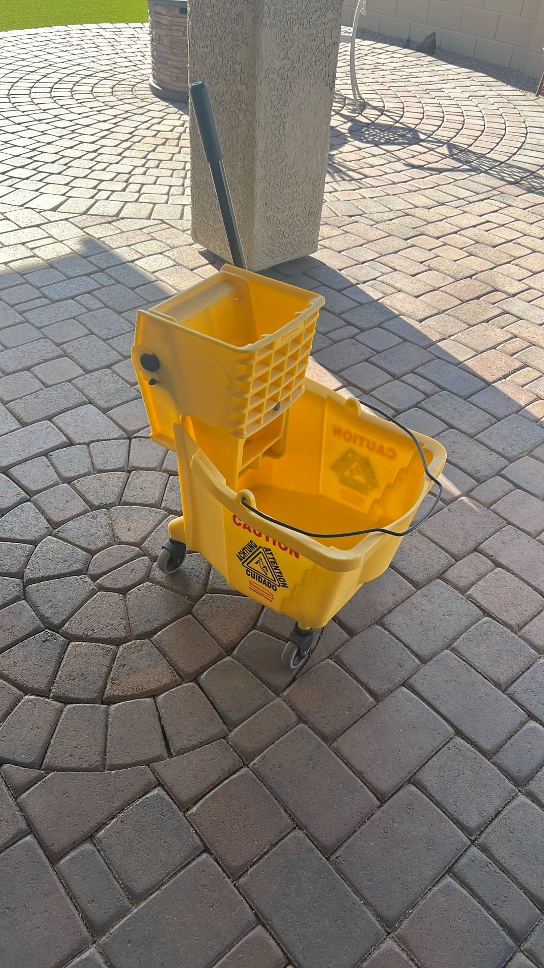 Rubbermade Side Press Wringer Commercial Bucket