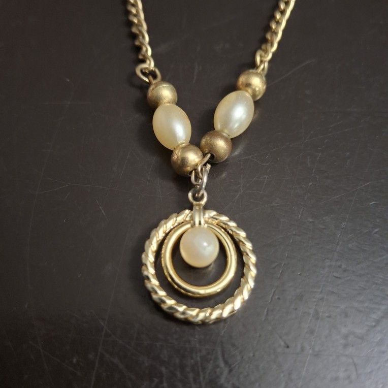Vintage Goldtone Faux Pearl Necklace With Pendant 23" 