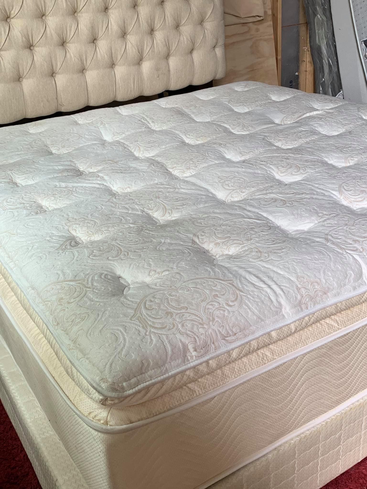 USED KING SIZE BEAUTYREST PILLOWTOP MATTRESS WITH BOX SPRINGS DELIVERY AVAILABLE