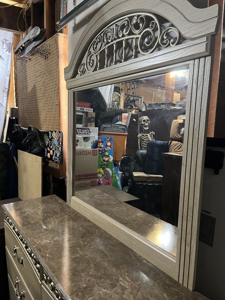 Dresser 