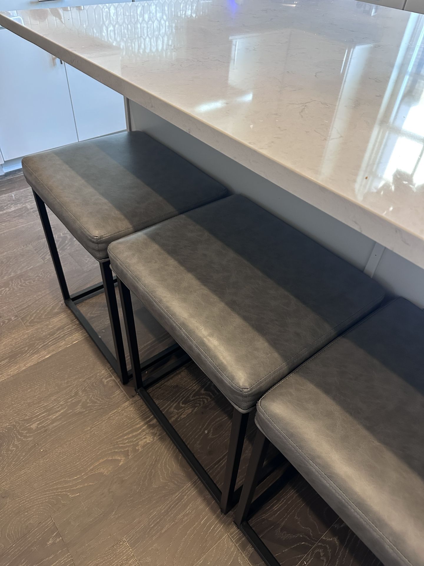 Set of 4 Countertop Stools