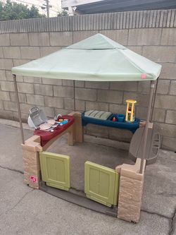 Step2 playtime patio with canopy