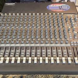MACKIE 1640 VLZ-Pro 16 Channel Mixer