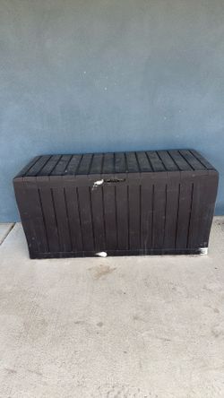 Cat litter box attachment to house