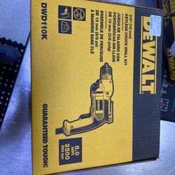 Brand New Dewalt 3/8” Keyless Chuck Drill Kit 