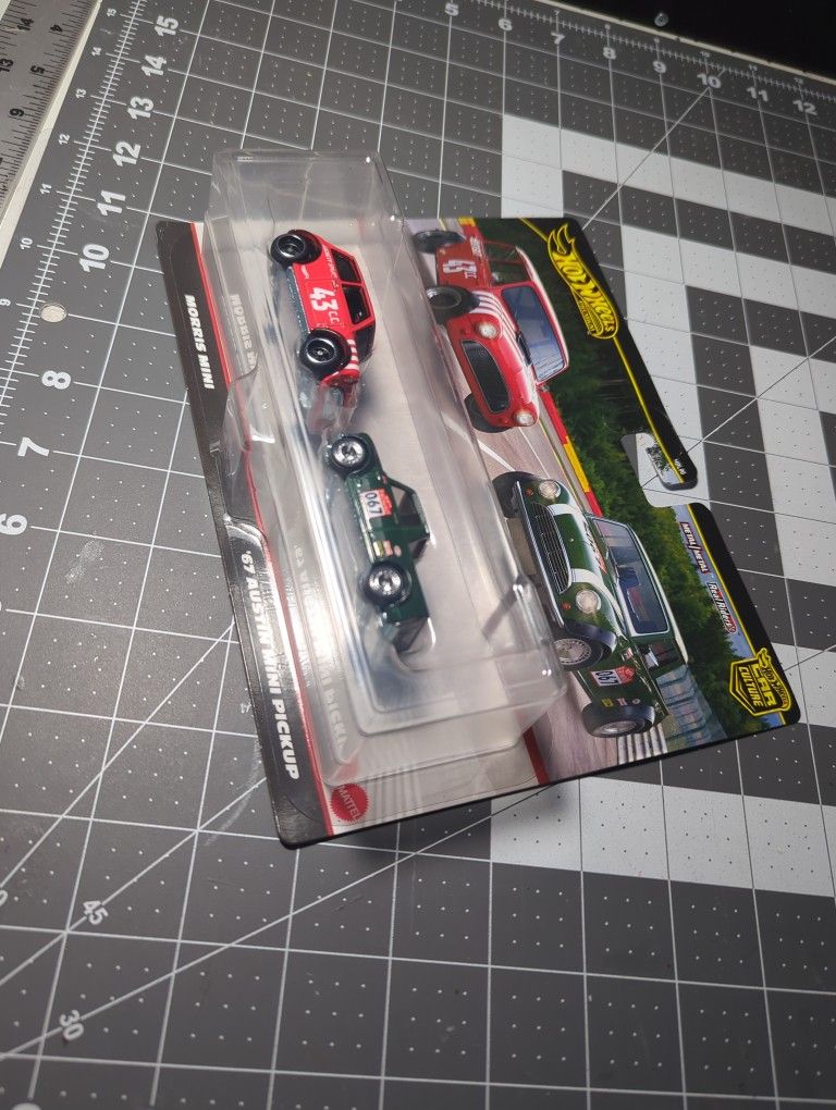 Hot Wheels Premium Car Culture Twin 2 Pack Morris Mini & '67 Austin Mini Pickup