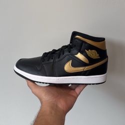 Air Jordan Retro 1 Mid 