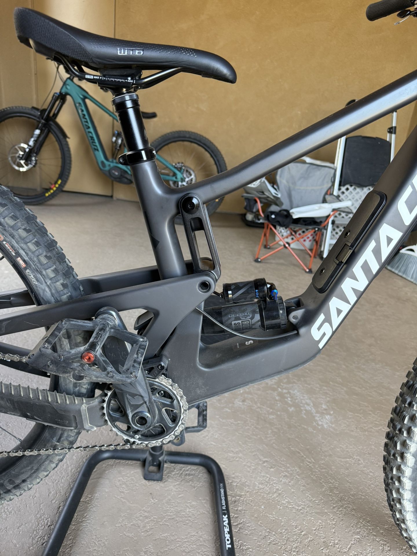 Santa Cruz Downhill Bike Fox 🦊 38 Floaters.