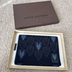 Louis Vuitton Scarfs 