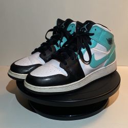 Nike Air Jordan 1 Mid Tropical Twist White/Black Women’s Size 8 (Boys 6.5Y)