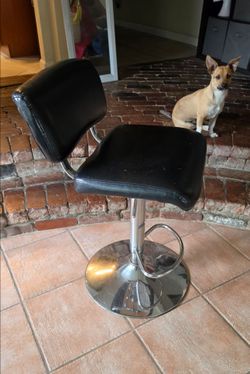 Black and Chrome Bar Stool - Adjustable height