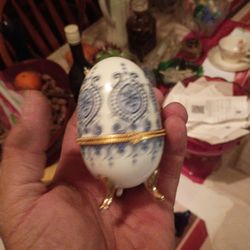 Porcelain egg