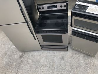 Top and bottom stainless kitchen appliance set