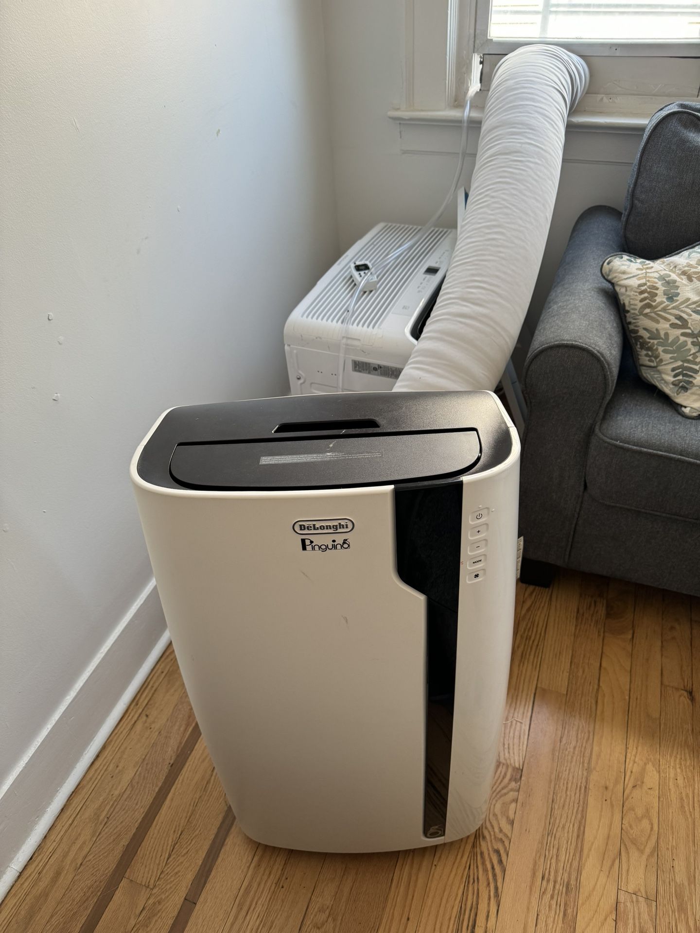 De'Longhi 14000 BTU Portable Air Conditioner and Dehumidifier