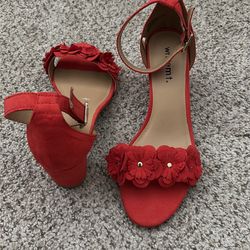 Size 7 woman’s shoes