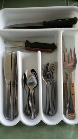 28 Pieces of Flatware Plus 8 Knives / Utensils